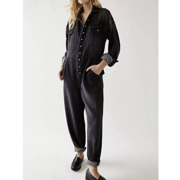 NWT FREE PEOPLE WE THE FREE Townes Coveralls Jumpsuit Size Small Denim Jean